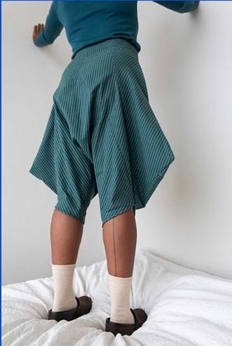3/4 side and back view of the Leija trousers being worn.